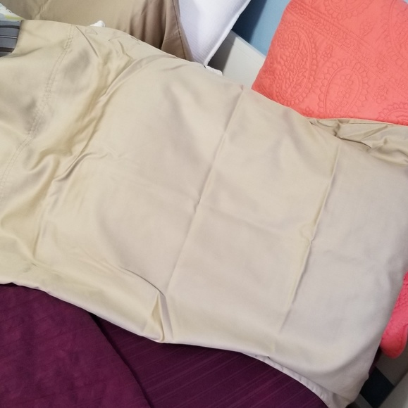 Silky luxurious wrinkle resistant pillows - Picture 4 of 8